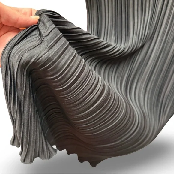 NWT Rails Jordy Midi Pleated Satin Long Sleeve Dress Black | XS - Picture 9 of 12